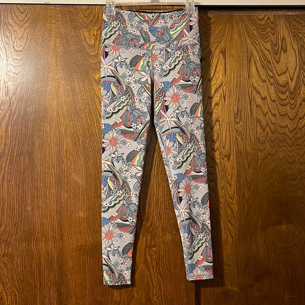 Victoria Secret Sport Knockout leggings,sz.S (one NWT the other is secondhand)